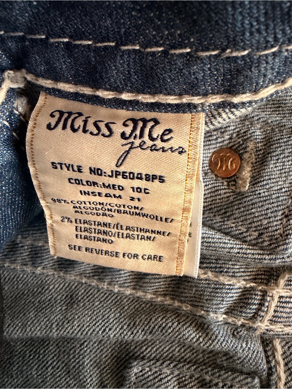 Women’s Miss Me Size 30 Embellished Fleur-De-lis Cuffed Capri Denim Jeans Y2K - Picture 6 of 8